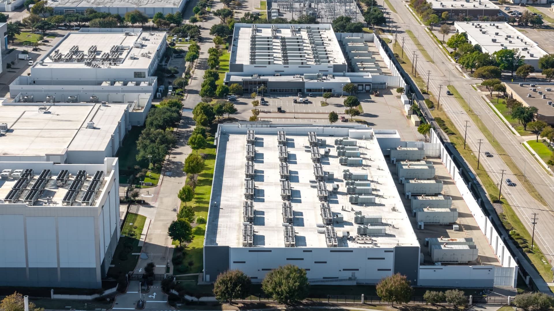 Why Data Center Projects Are Delayed and How Supply Chain Strategy Can Solve It
